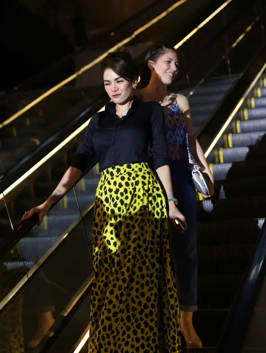 "Kalau nggak sibuk ditemenin. Kalau nggak, ya ngga. Kebetulan dia (Samuel Rizal) lagi gak sibuk, jadi nemenin Niki," ujar perempuan 29 tahun ini. (Nurwahyunan/Bintang.com)