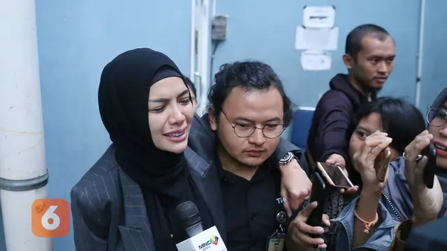 [Bintang] Nikita Mirzani Berhijab
