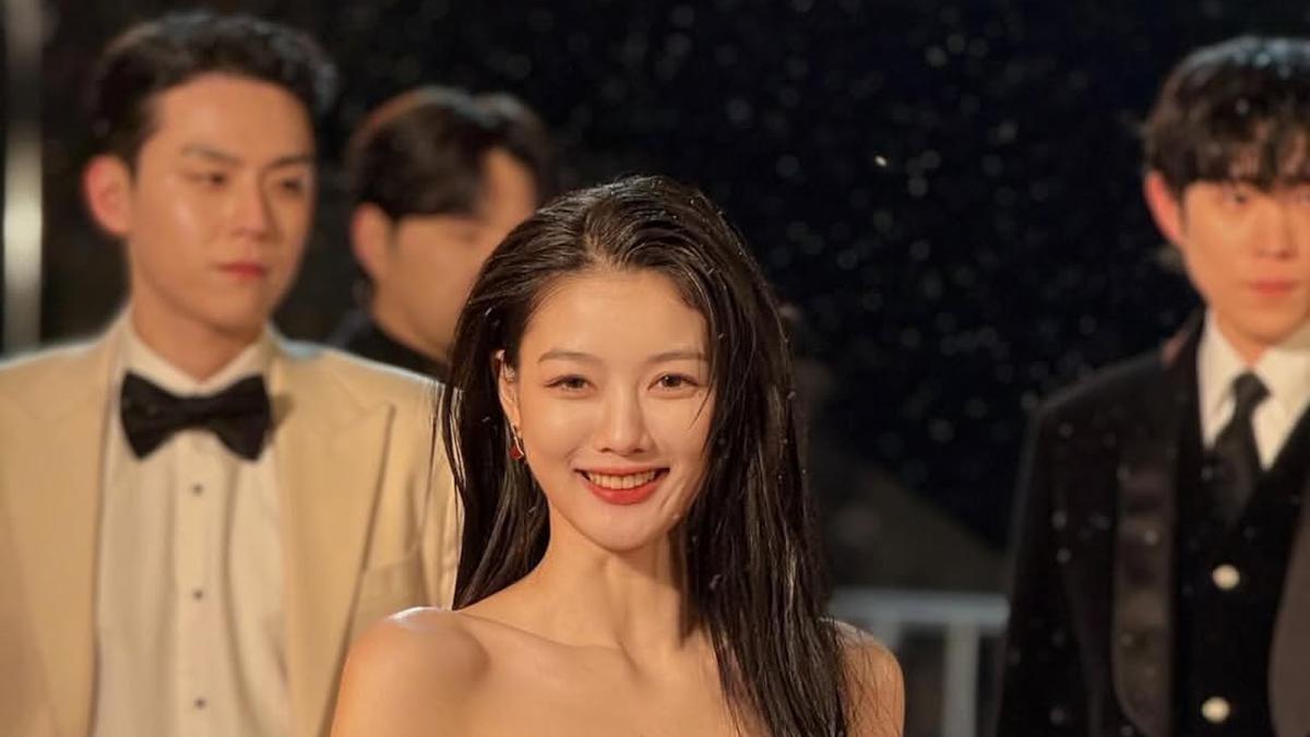 Rahasia Bahu Tegas Kim You Jung, Antara Rutinitas Yoga dan Koreksi Postur Medis