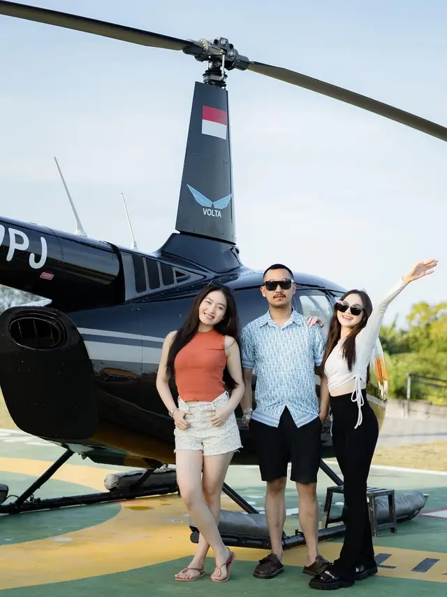 6 Potret Natasha Wilona dan Elina Joerg yang Liburan Ke Bali