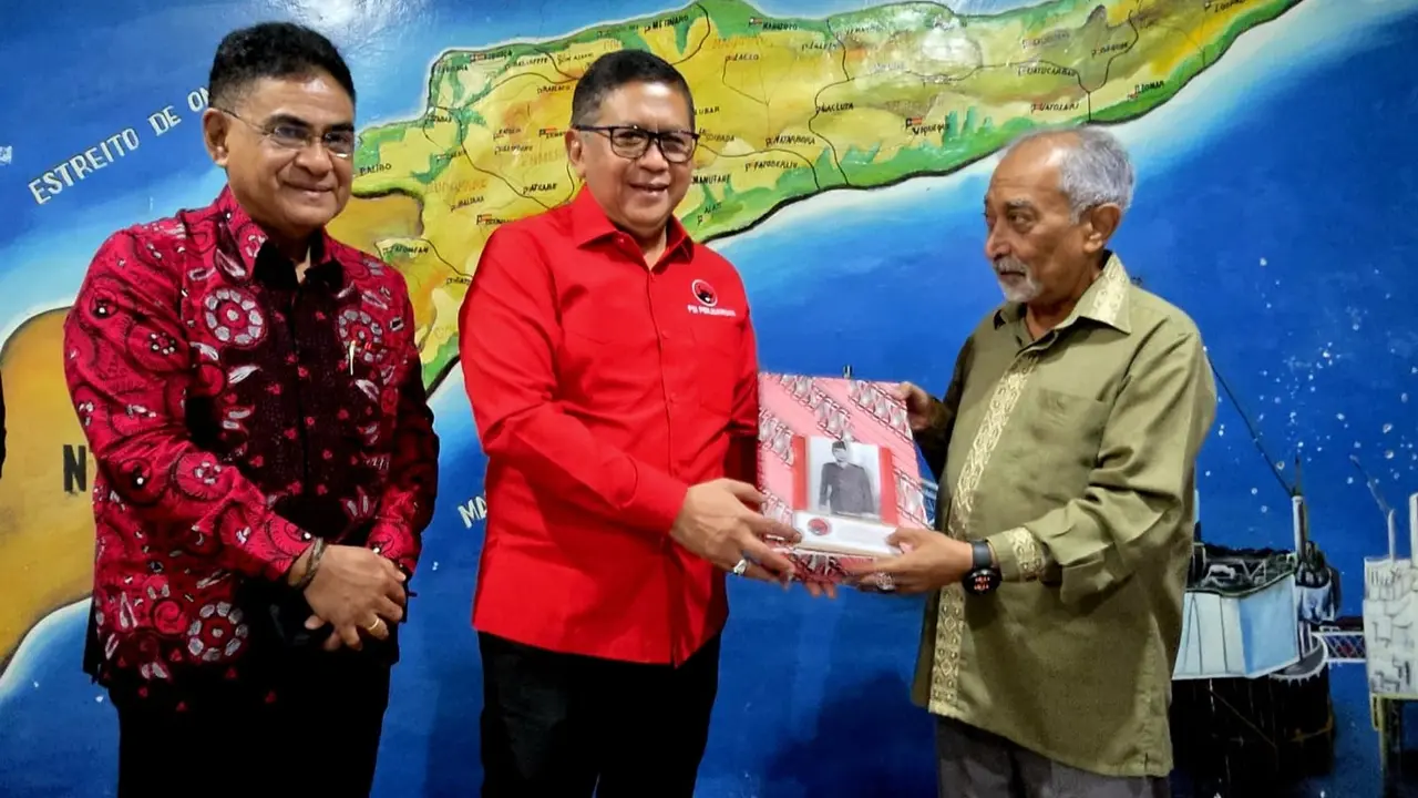 Sekretaris Jenderal PDI Perjuangan (PDIP) Hasto Kristiyanto bertemu dengan Sekretaris Jenderal  Partai Fretilin, Mari Alkatiri di Dili, Timor Leste.