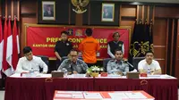 Petugas Kantor Imigrasi Kelas I Non TPI Jakarta Pusat melakukan pengawasan keimigrasian terhadap WNA China yang merupakan DPO Internasional. (Ist).