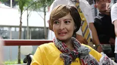 Yana Zein yang saat diberangkatkan hanya bisa tergolek lemah di atas tempat tidur, kini sudah bisa berjalan.