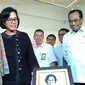 Menkeu Sri Mulyani dan Menhub Budi Karya saat menghadiri acara lelang barang pejabat di Galeri Nasional Indonesia, Rabu(28/2/2018). (Liputan6.com/Fiki A)