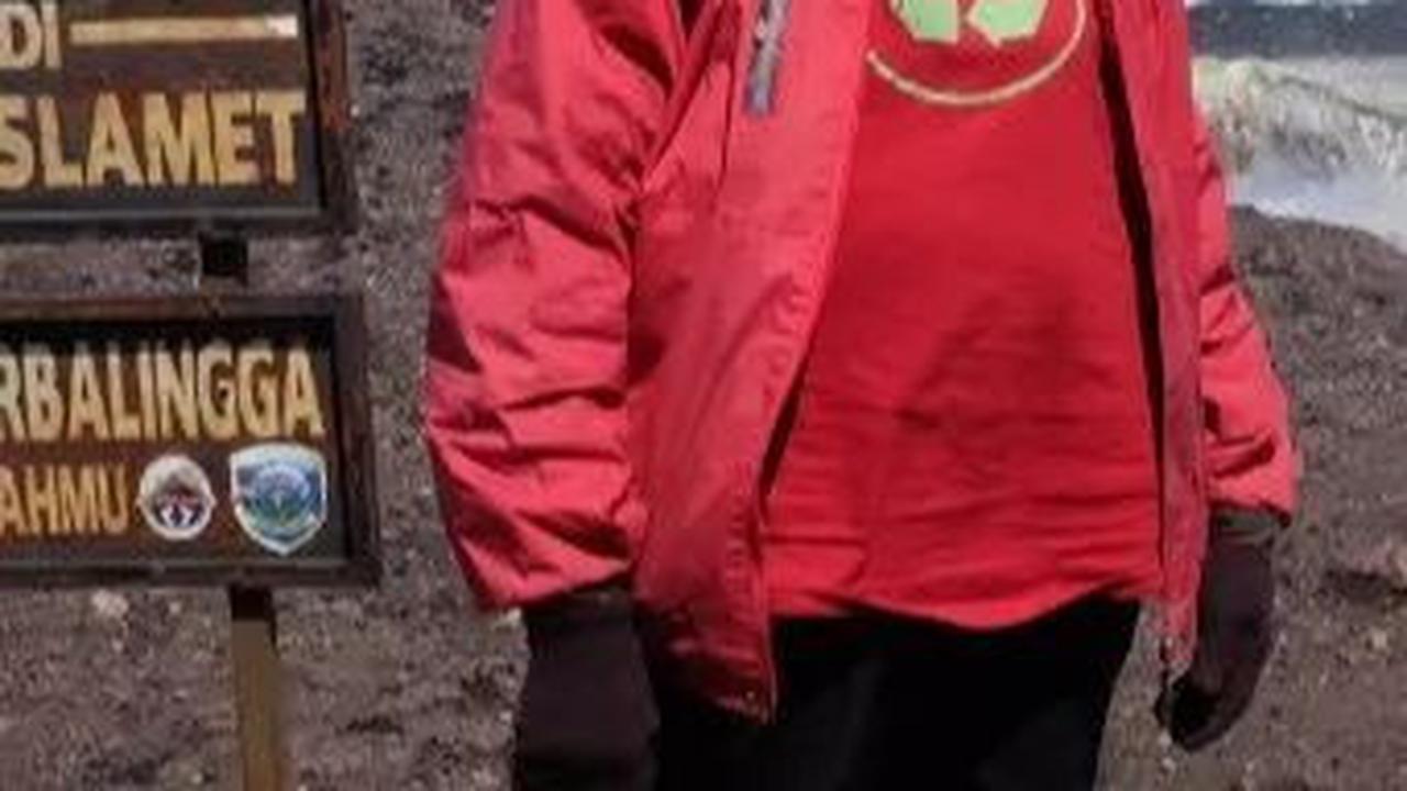 Diketahui, ia mulai hobi mendaki sejak tahun 2012 usai kehilangan anak kelimanya, dimana anak kelimanya ini hobi mendaki gunung.