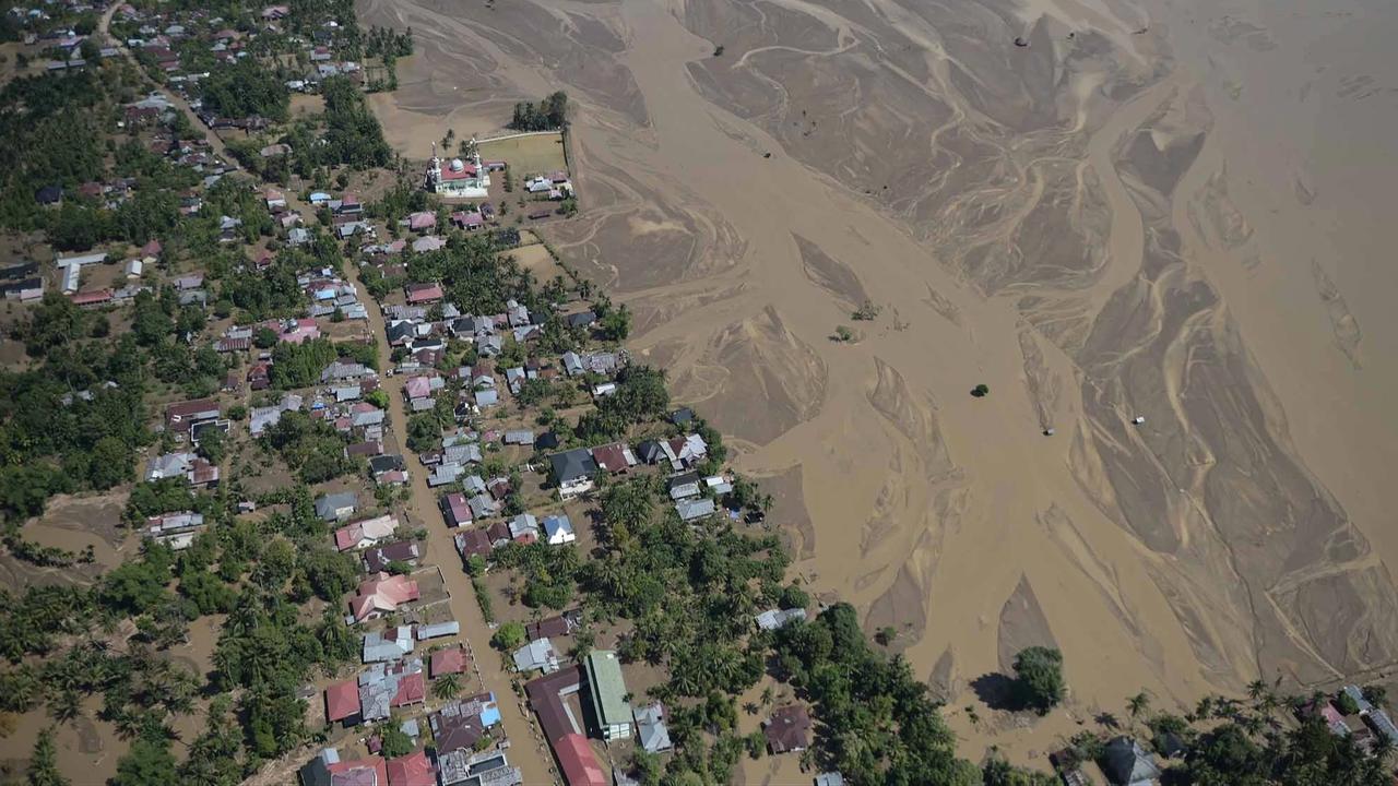 FOTO: Pemandangan Udara Rumah-Rumah Warga Pidie Jaya yang Tertimbun Lumpur