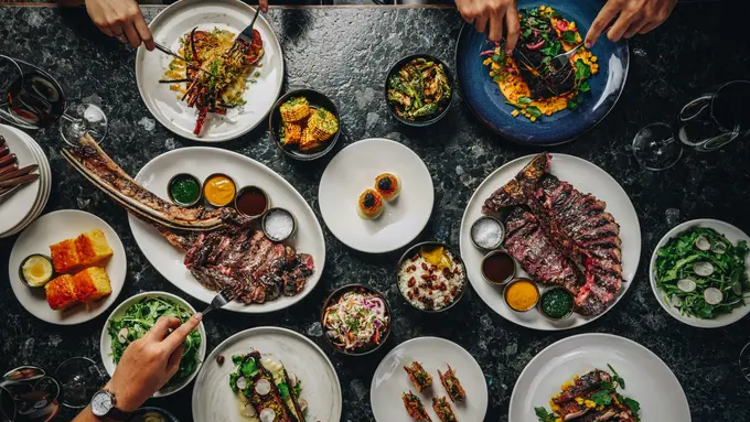 Pengalaman Menyantap Daging Steak Sapi yang Diasap Lebih dari 12 Jam, Hadir Perdana di Jakarta