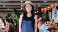 Gaya Unik Nindy, Piyama hingga Tas Bungkus Mi Instan