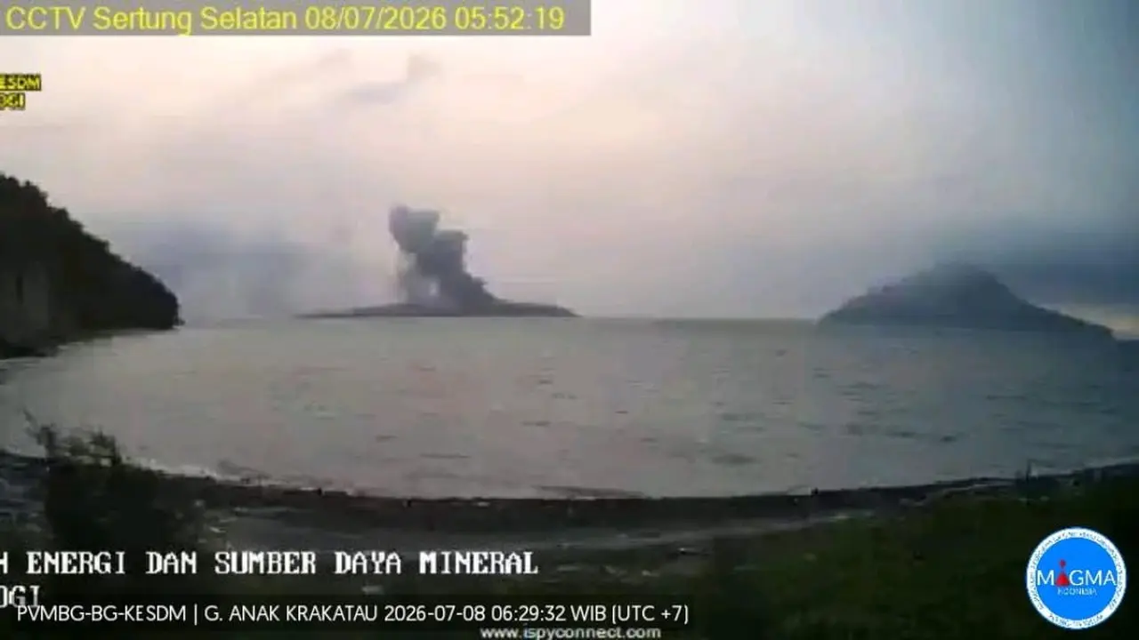 Gunung Anak Krakatau Erupsi 5 Kali, Status Siaga