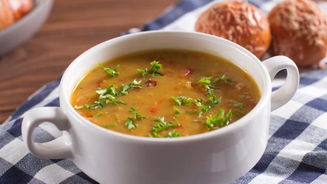 Ilustrasi sup ayam asparagus