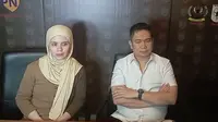 Aldila Jelita dan pengacara Milano Lubis di Kawasan Brawijaya, Jakarta Selatan, Selasa (7/3/2023). (Dok. via M. Altaf Jauhar)