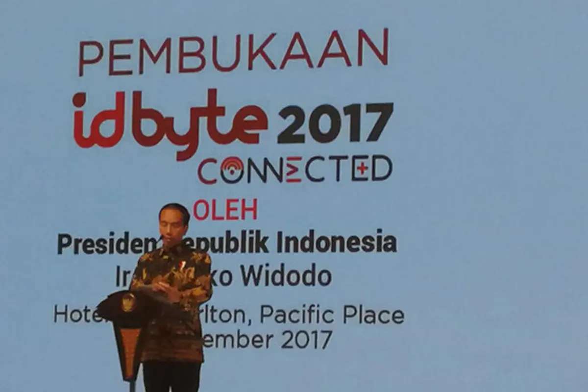 Presiden RI Joko Widodo saat pembukaan konferensi IDByte di Ritz Carlton Ballroom, Jakarta, Kamis (28/9/2017). (Liputan6.com/Jeko Iqbal Reza)