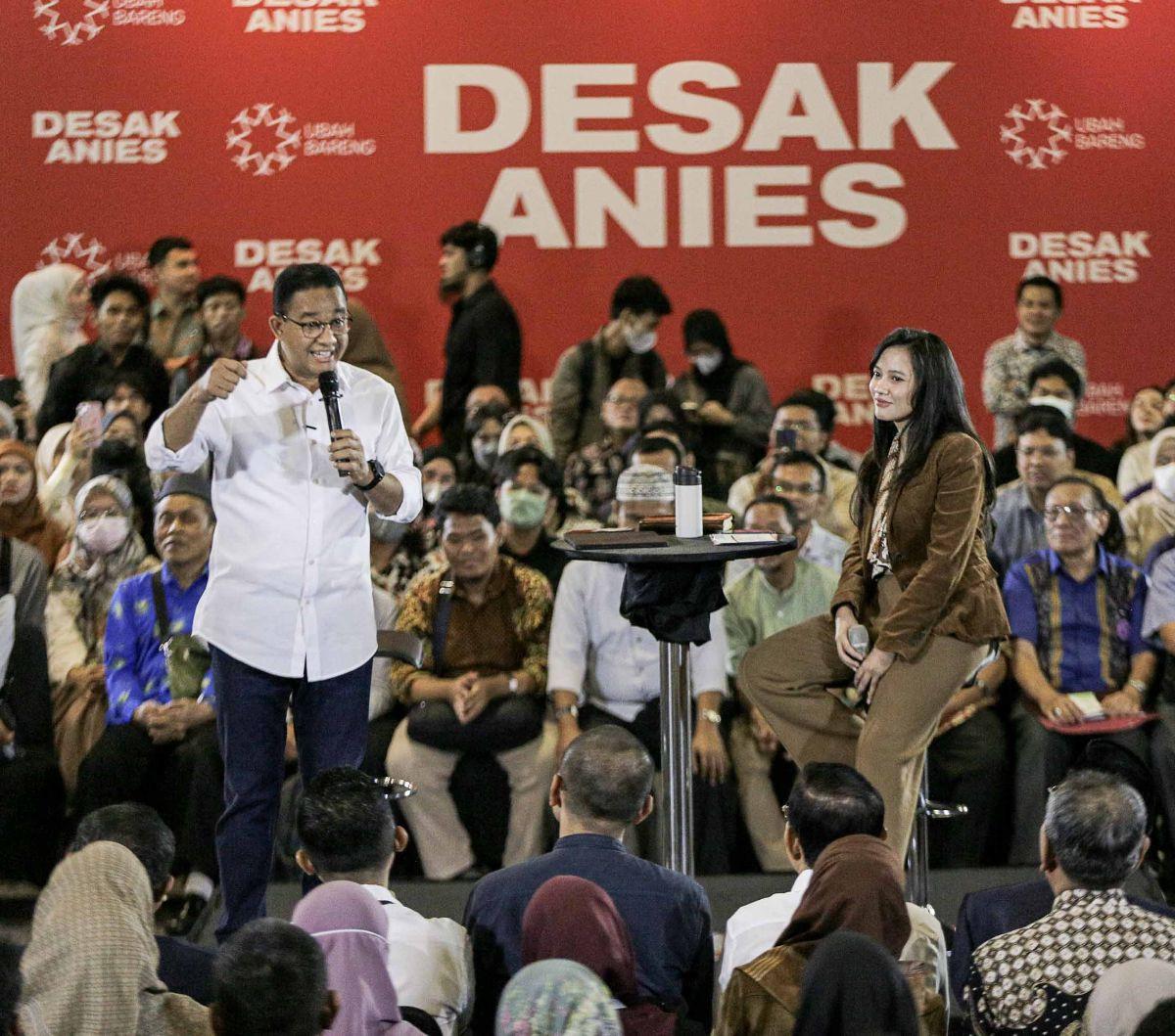 Calon presiden nomor urut 1, Anies Baswedan berdialog dengan tenaga kesehatan dalam program kampanye 'Desak Anies' di Jakarta, Kamis (18/1/2024). Anies Baswedan dijadwalkan melaksanakan sejumlah agenda pada&nbsp;kampanye hari ke-52 di Jakarta. Salah satun