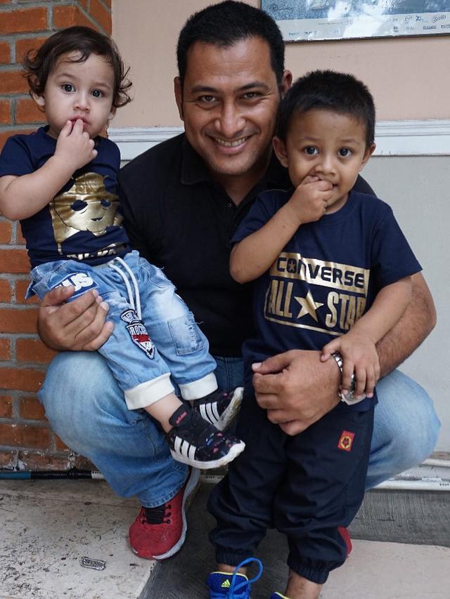 Seleb Tanah Air yang Tetap Tegar Urus Anak Seorang Diri