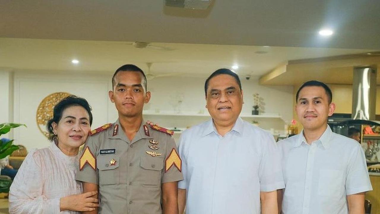 Bukan sembarangan, sang putra yang bernama Muhammad Nur Alamsyah tengah menempuh pendidikan di Akademi Kepolisian. <br>
