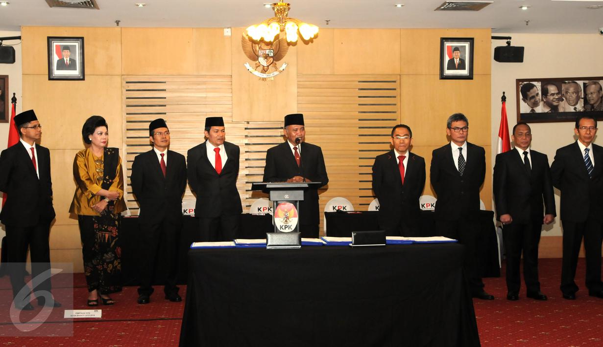 Suasana serah terima jabatan pimpinan KPK di Gedung KPK, Jakarta, Senin (21/12/2015). Agus Rahardjo dkk akan mengantikan Ruki dkk dalam memimpin KPK periode 2015-2019. (Liputan6.com/Helmi Afandi)