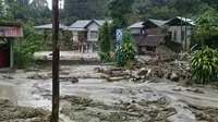 Kondisi Desa Sungku, Kec. Kulawi, Sigi saat diterjang banjir bandang pada Senin (6/4/2020) sekitar pukul 18.00 Wita. (Foto: Pusdatin BPBD Sulteng)