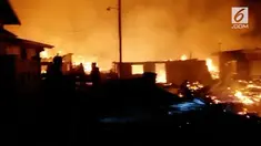 Pulau Bungin di Sumbawa terbakar hebat usai gempa 7 skala richter melanda kawasan itu, tidak ada korban jiwa akibat kejadian itu.