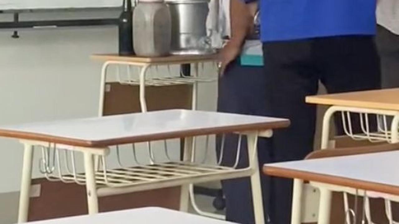 Viral Dosen Traktir Mahasiswa Siomay, Pedagang Dibawa Masuk Kelas