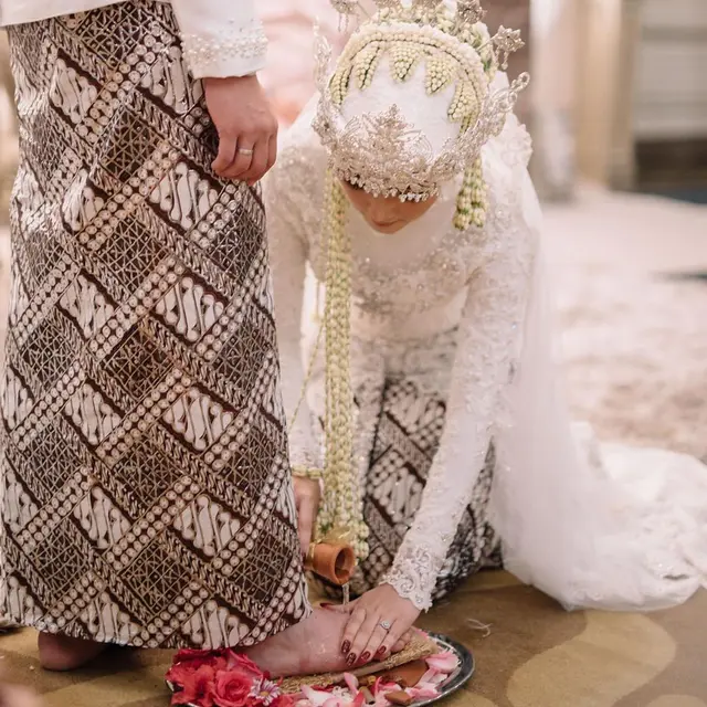 7 Potret Prosesi Adat Sunda di Pernikahan Citra Kirana dan Resky Aditya