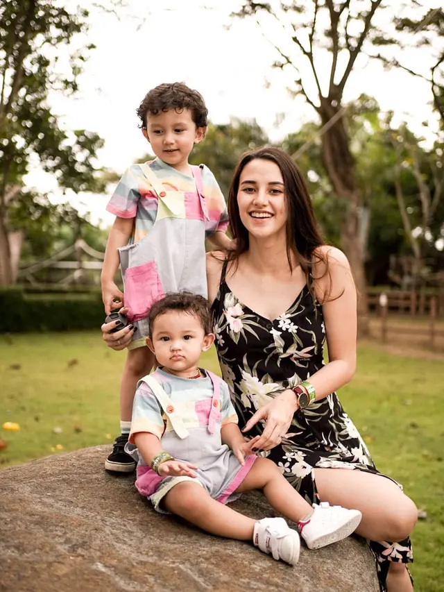 [Fimela] Dahlia Poland dan Fandy Christian