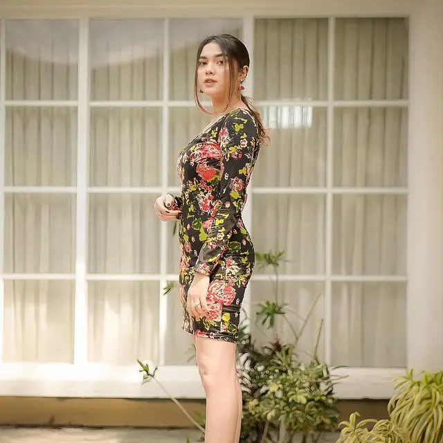 Jadi Single Mom, Ini 6 Potret Raya Kitty Usai Setahun Lebih Bercerai