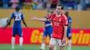 Pemain Benfica, Kerem Akturkoglu, tampak kecewa setelah ditaklukkan Chelsea pada laga 16 besar Piala Dunia Antarklub 2025 di Bank of America Stadium, Minggu (29/6/2025). (AP Photo/Nell Redmond)