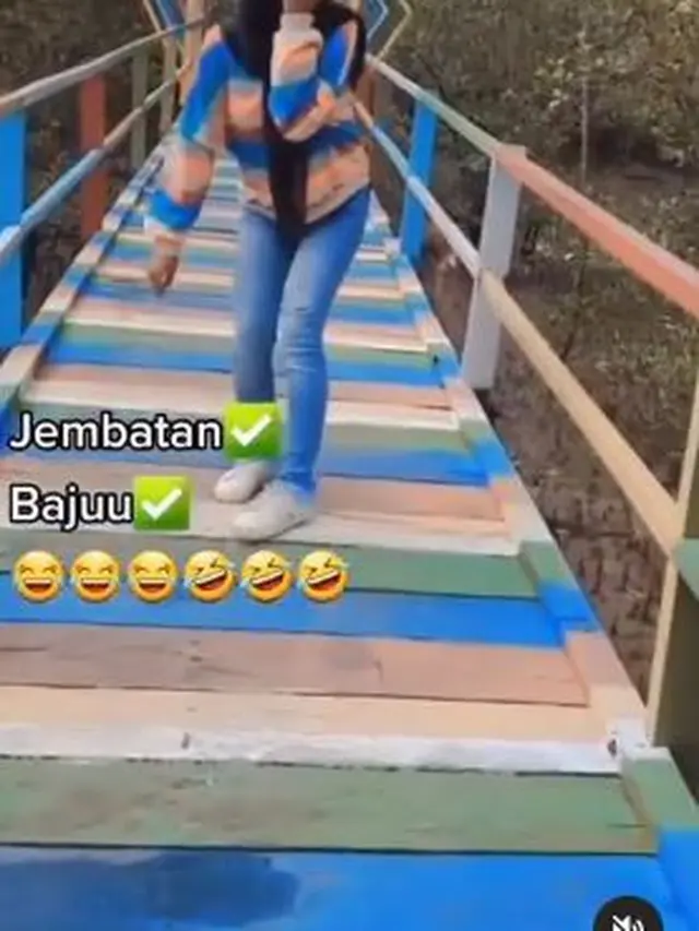 6 Momen Tak Sengaja Pakai Outfit Menyatu dengan Alam Ini Unik, Jarang Terjadi