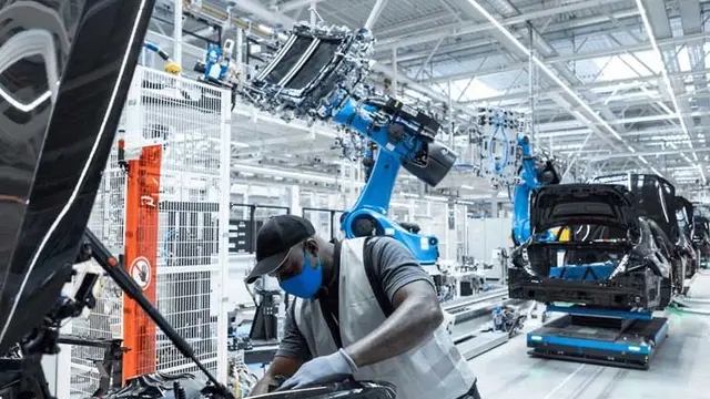 Jika kelangkaan terjadi dalam waktu yang lama, akan memengaruhi performa Mercedes-Benz Indonesia