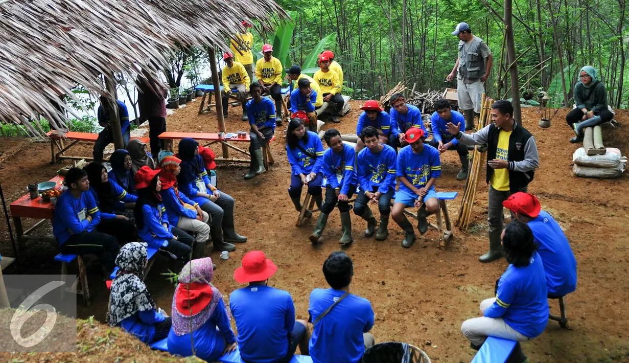 Kegiatan Campus Citizen Journalist Green Adventure Camp di lokasi hutan sengon milik Wika di Bogor, Selasa (31/5/2016). Liputan6.com gelar Green Camp bersama PT WIKA untuk Citizen Journalist. Liputan6.com/Yoppy Renato)