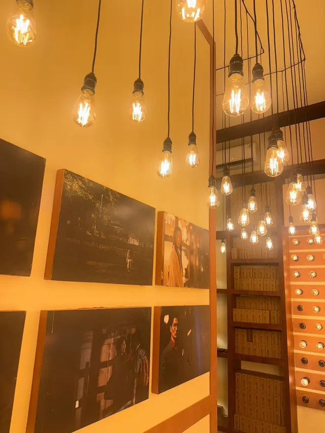 Instalasi bertajuk "Light Shop" hadir di Central Park (Dok/Fimela.com/Rianti Fitri Wulandari)