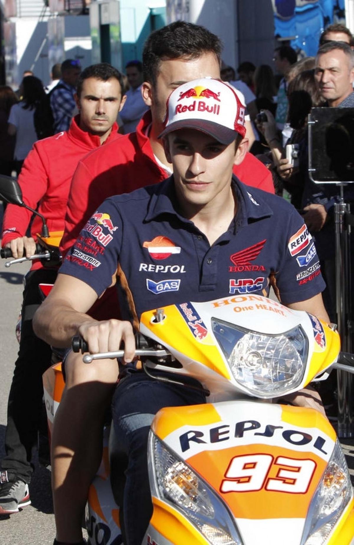 Gaya Rossi dan Marquez pamer motor matic di Valencia