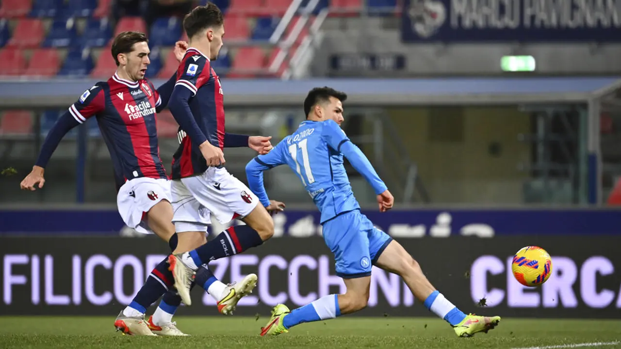 FOTO: Napoli Menang 2-0 di Kandang Bologna