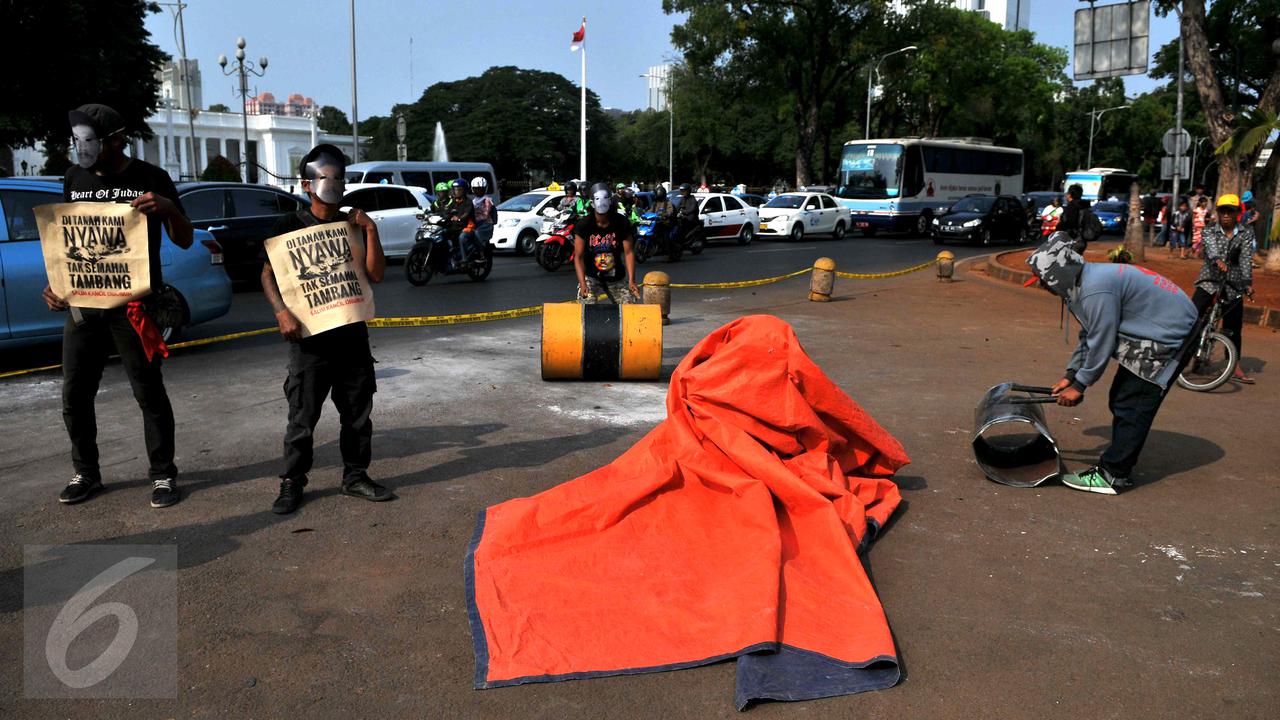 20151001-Aktivis Suarakan Aksi Solidaritas untuk Salim Kancil di Depan Istana -Jakarta