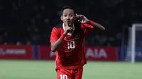 Selebrasi Beckham Putra Nugraha setelah mencetak gol buat Timnas Indonesia U-22 melawan Timnas Kamboja U-22 di SEA Games 2023. (Bola.com/Abdul Aziz).