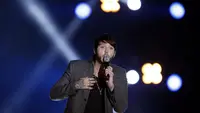 James Arthur saat tampil dalam World Music Award di Monte Carlo Sporting Club, 27 Mei 2014. (AFP/Valery Hache)