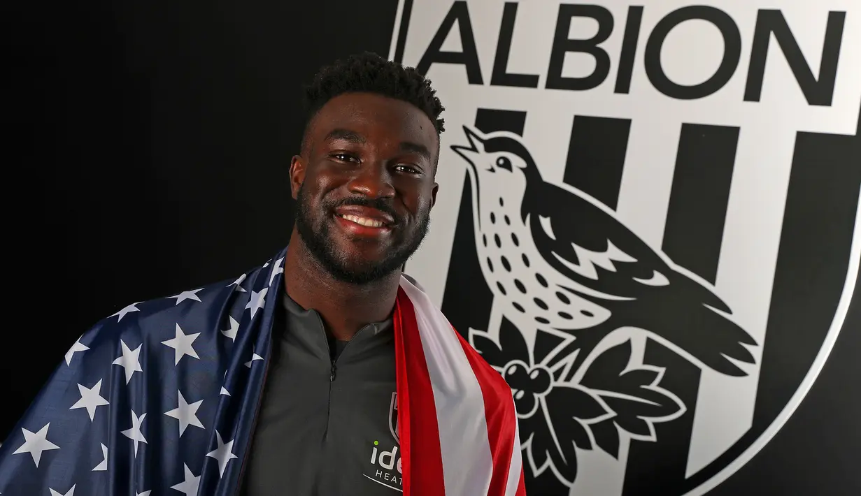 Daryl Dike. Striker USA berusia 21 tahun ini baru saja didatangkan klub Championship West Bromwich Albion dari Orlando City awal Januari ini senilai 9,5 juta euro. Musim lalu ia sempat dipinjamkan ke Barnsley yang juga berlaga di Championship dengan mencetak 9 gol dari 22 laga. (wba.co.uk)