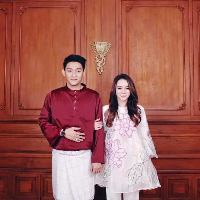 Belum Lama Menikah, 7 Artis Ini Ditinggal Pasangan Selama-lamanya