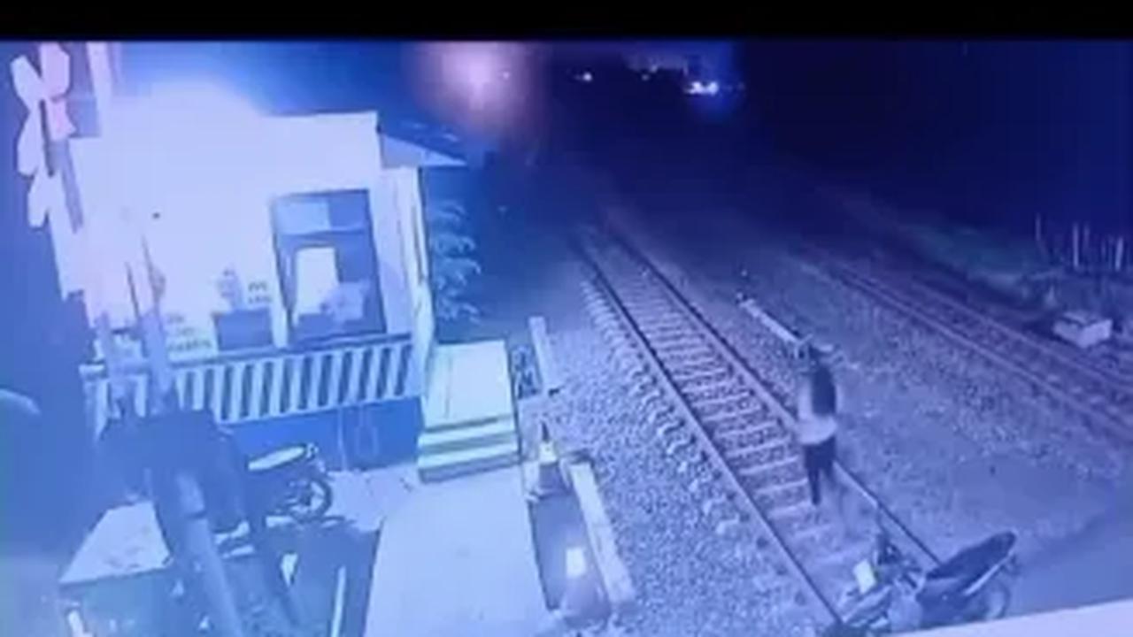 Selamatkan Wanita Hendak Bunuh Diri <br>