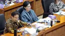 Menteri Kesehatan RI Budi Gunadi Sadikin (kiri) rapat kerja dengan Komisi IX DPR di Gedung Parlemen, Jakarta, Rabu (8/2/2023). Rapat membahas penjelasan strategi percepatan pelaksanaan transformasi kesehatan tahun 2023, strategi percepatan penanganan penyakit tidak menular dan penyakit menular dan pemenuhan tenaga dokter spesialis melalui program Academic Health System (AHS) serta peta jalan lintas sektoral terkait kemandirian obat dan alat kesehatan dalam negeri. (Liputan6.com/Faizal Fanani)