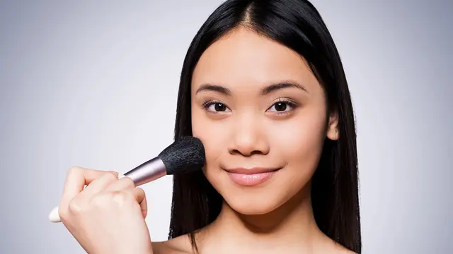 Trik Mengaplikasikan Setting Powder agar Hasil Makeup Lebih Flawless, Anti Cakey!