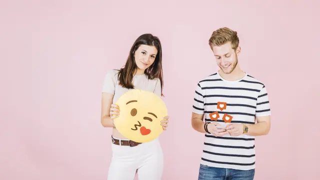 Pria yang benar-benar menyukaimu akan menunjukkan perasaannya melalui tindakan.