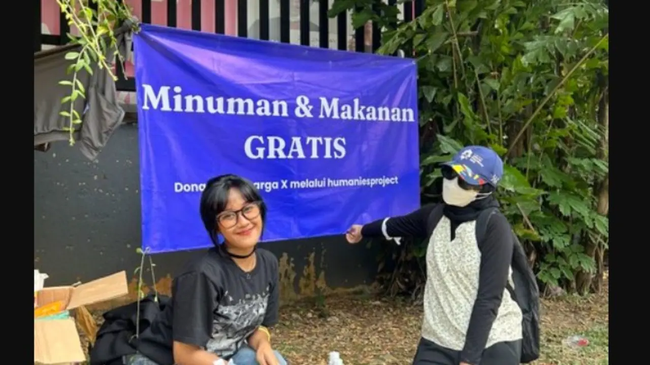 Viral Wanita dan Temannya Sediakan Nasi Padang dan Obat Gratis untuk Pendemo yang Menolak Revisi UU Pilkada