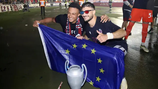 Foto: Tahan Imbang Juventus, Pemain Bologna Selebrasi Lolos ke Liga Champions Musim Depan