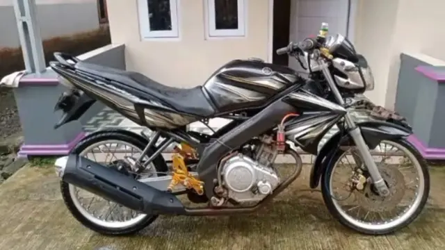 Motor Terkubur di Pantai