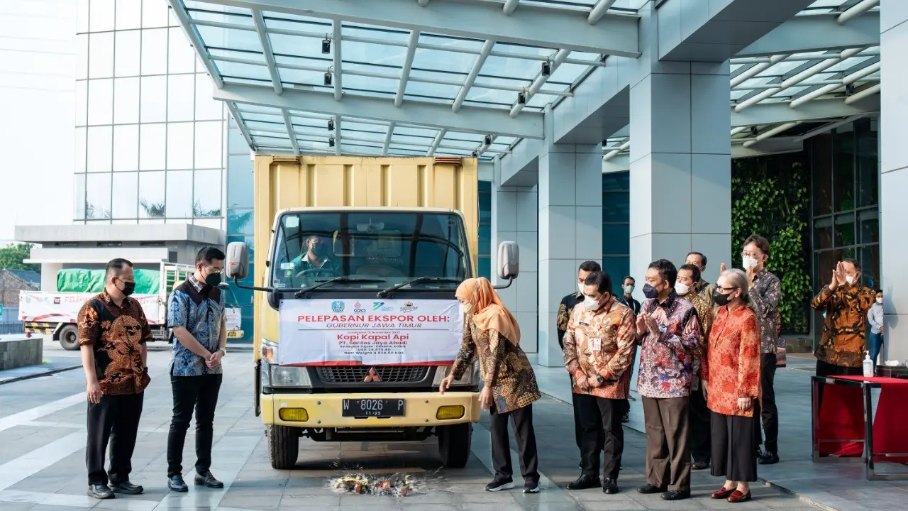 LPEI bersama Pemerintah Provinsi Jawa Timur mengukuhkan enam Desa Devisa baru yang diluncurkan di sela-sela acara East Java Export Festival.