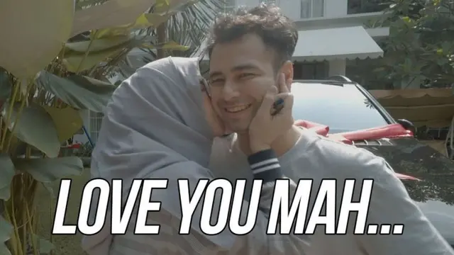Amy Qanita mendapat hadiah mobil mewah dari putranya, Raffi Ahmad. (YouTube Rans Entertainment)