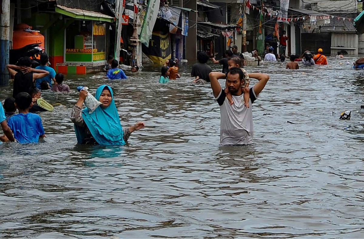 Banjir rob di Muara Angke