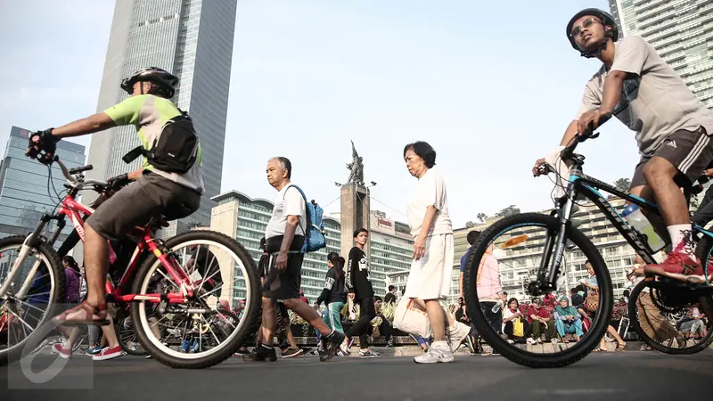 20160508-Libur Panjang Akhir Pekan, Warga Jakarta Tetap Berolahraga di CFD -Jakarta