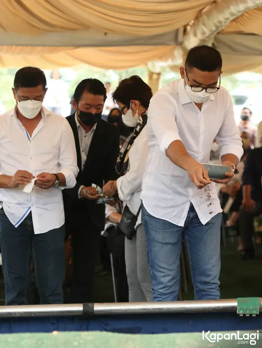 Pemakaman Maura Magnalia Putri Nurul Arifin (Budy Santoso/©KapanLagi.com)